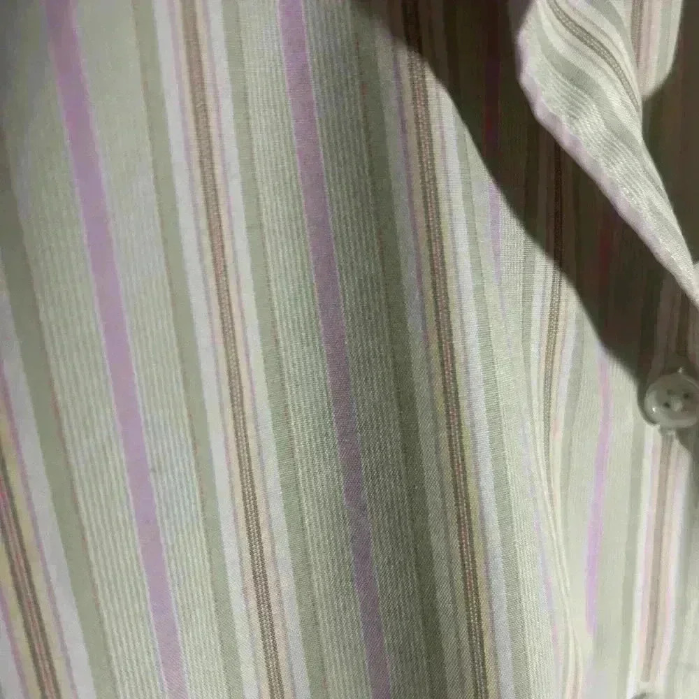 Eddie Bauer Wrinkle Resistant stripped button up Woman’s Blouse.  Size Small. - Picture 4 of 12